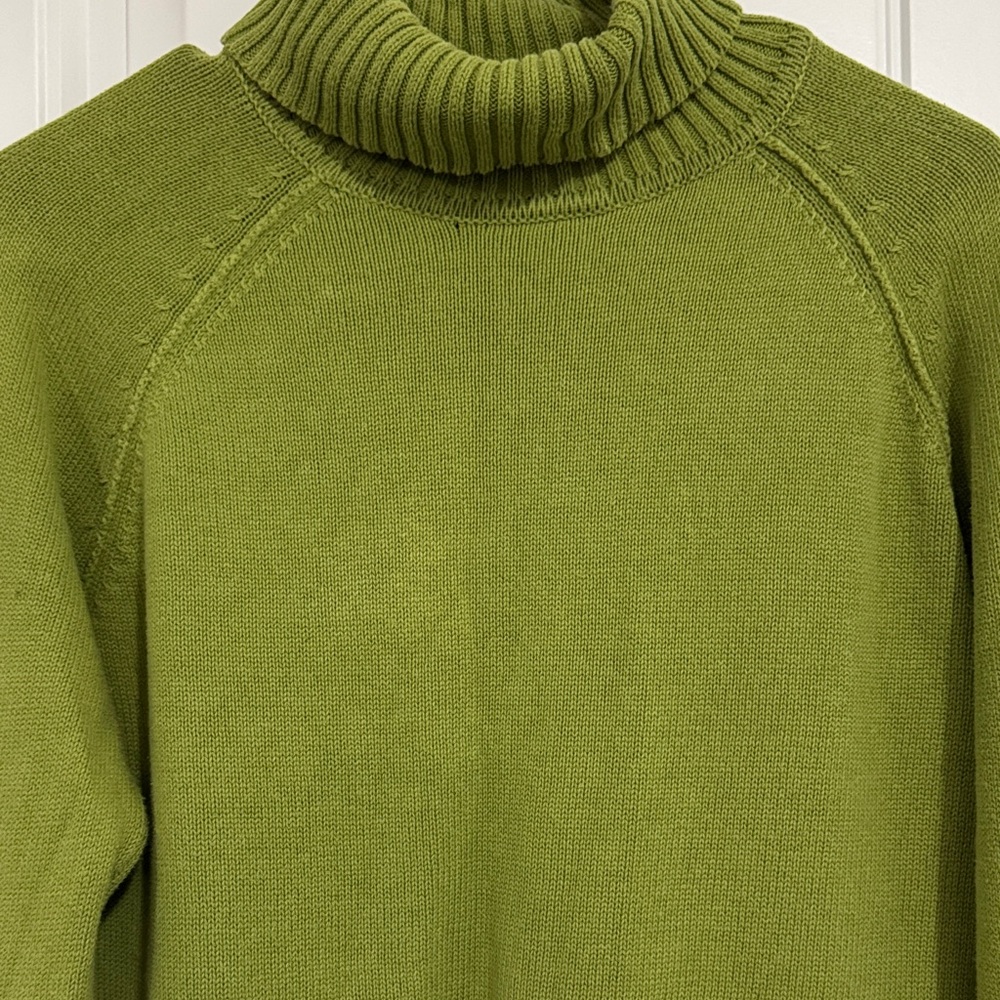 JEANNE PIERRE Women’s  Green Turtleneck Sweater